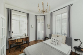 Park Apartment with Balcony by URBAN RENT